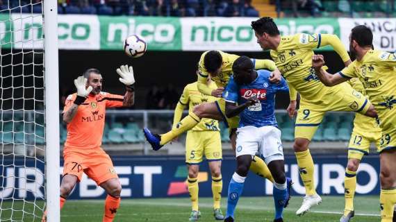 Serie A, il Napoli batte il Chievo 3 a 1: clivensi matematicamente in Serie B