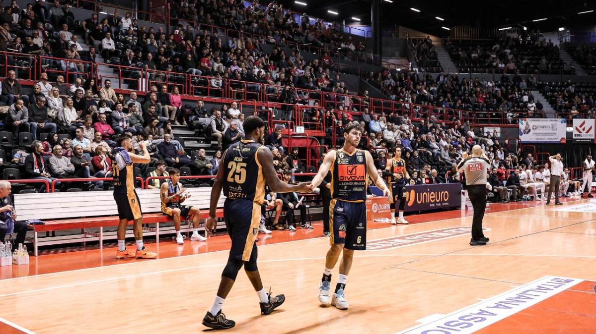 Givova Scafati, Van Den Hende: "I recuperi di Freeman e Ferrari si vedono, Cividale gioca di squadra"