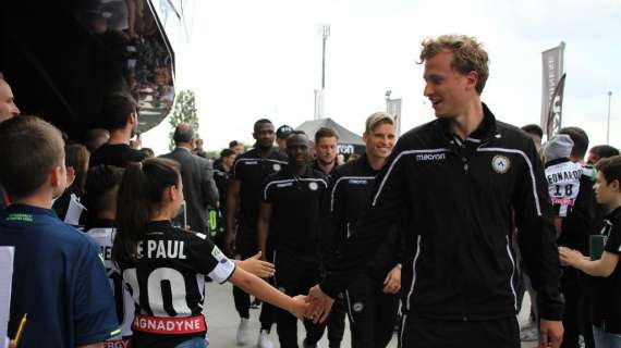 L'Udinese festeggia la salvezza con i tifosi al Macron Store