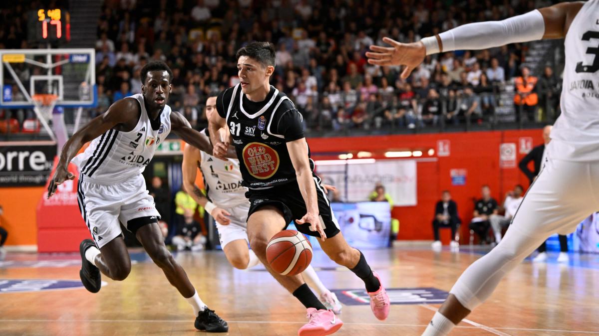 APU Udine-Virtus Bologna 80-82, LE PAGELLE: è la serata di Brewton e Calzavara. Bianconeri mai domi