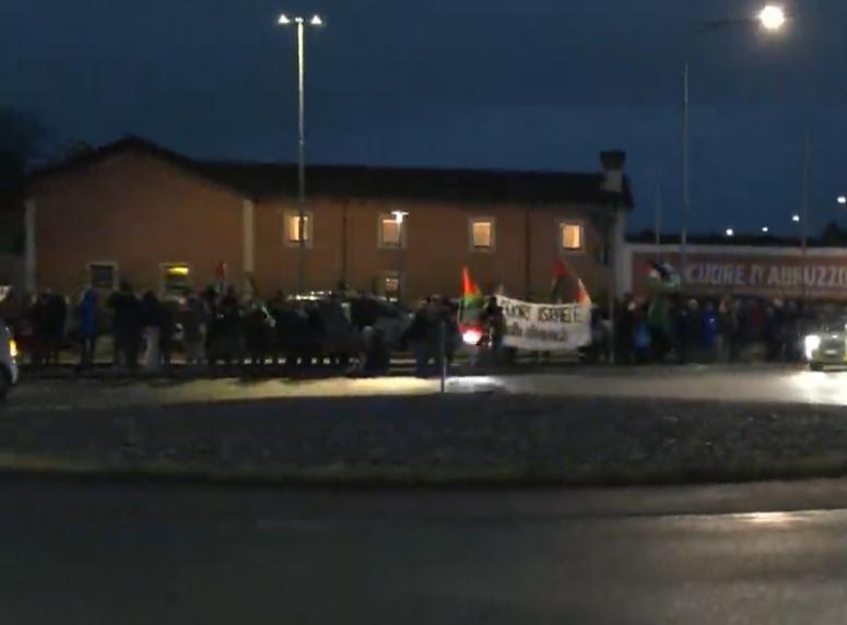 La Fiamma Olimpica arriva a Udine: manifestazione pacifica contro Israele