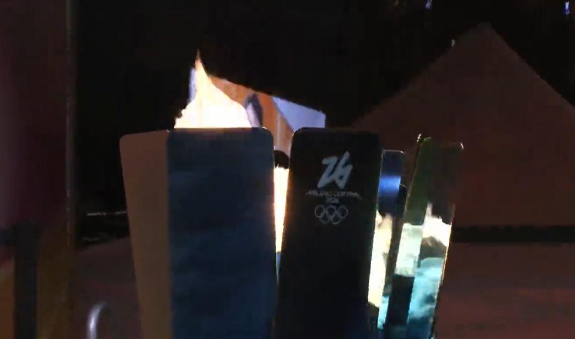 Udine è olimpica: accesa la fiamma in Piazza Libertà