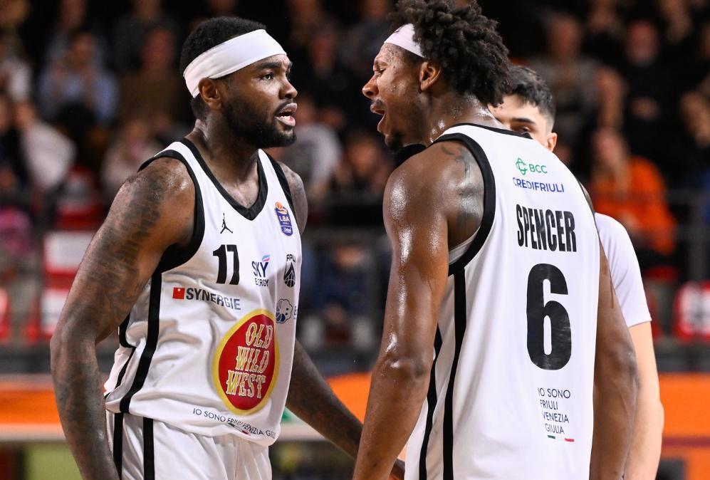 Chris e Sky al centro di Udine: la crescita di Mekowulu e Spencer