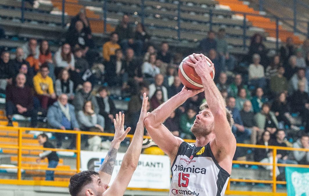 Dinamo Gorizia, vittoria sofferta contro Carré: Perin e Colli trascinatori