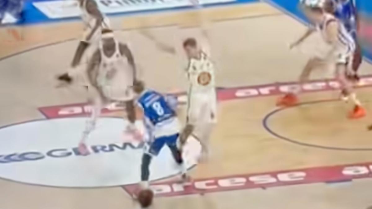 Brescia-Apu Udine, tanti dubbi sul fallo più tecnico fischiato ad Alibegovic