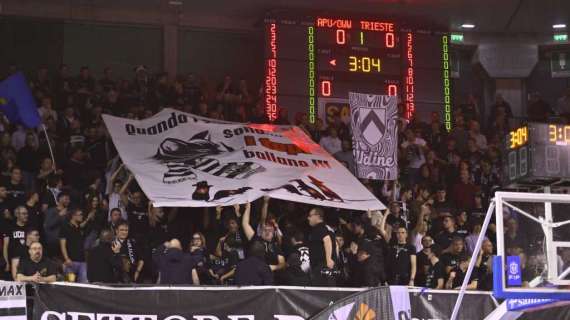 L'Apu Udine trionfa contro Trieste: il Carnera e i bianconeri firmano una serata magica
