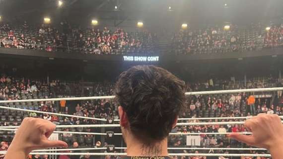 L'Udinese in WWE: a Bruxelles un fan a bordo ring con la maglia di Di Natale