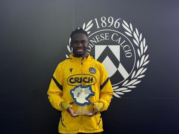 Udinese, Solet riceve il premio come miglior bianconero della stagione 2024/25