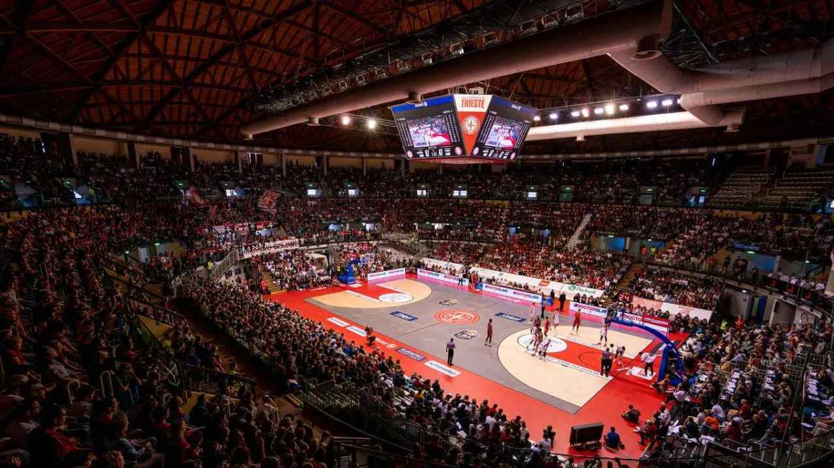 Blackout al PalaTrieste: sospesa la gara con Brescia