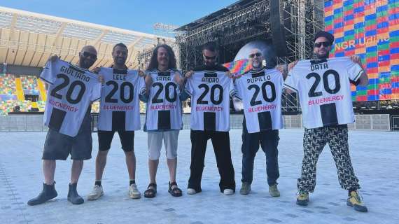 Udinese, stasera il concerto dei Negramaro: maglia bianconera per tutti i membri della band