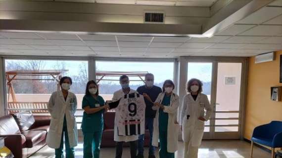 L'Udinese dona una maglia autografata al CRO di Aviano