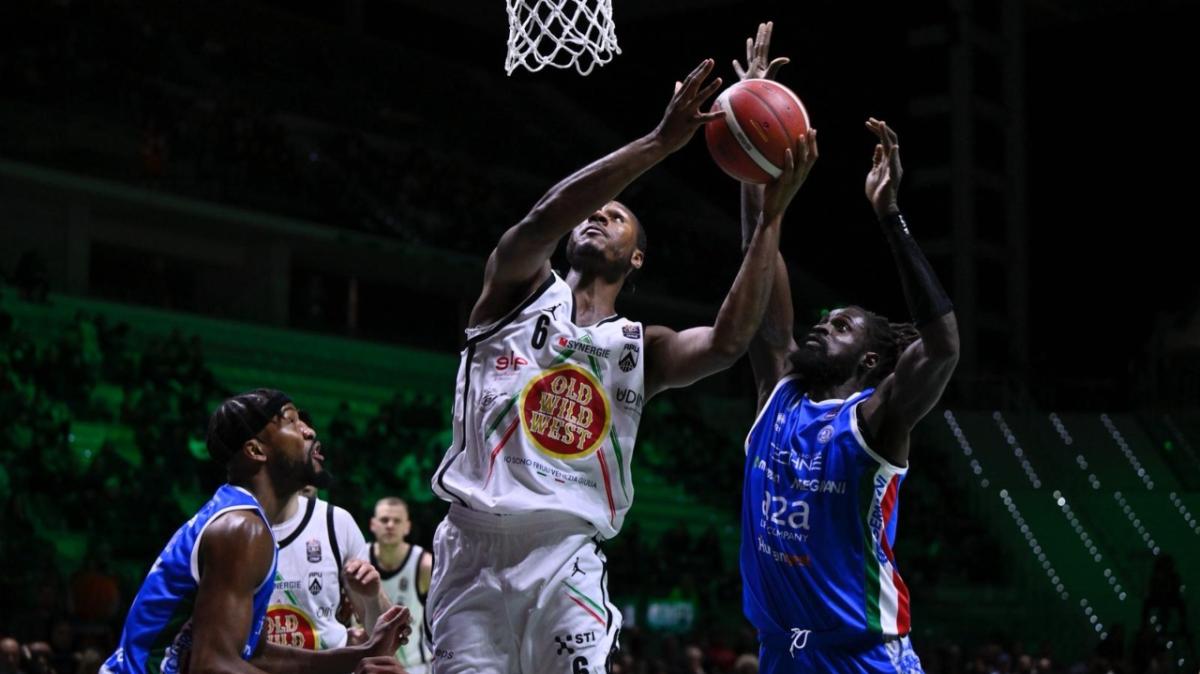 Pallacanestro Brescia-Apu Old Wild West Udine 76-64, LE PAGELLE: Calzavara ultimo ad arrendersi. Sprazzi di Dawkins