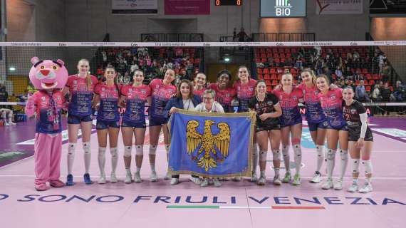 La Cda Volley Talmassons Fvg festeggia la prima vittoria casalinga in A1: un 3-0 su Pinerolo che riapre la corsa salvezza