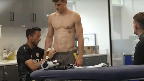 Leeds, il dietro le quinte del primo giorno di Jaka Bijol. Il VIDEO