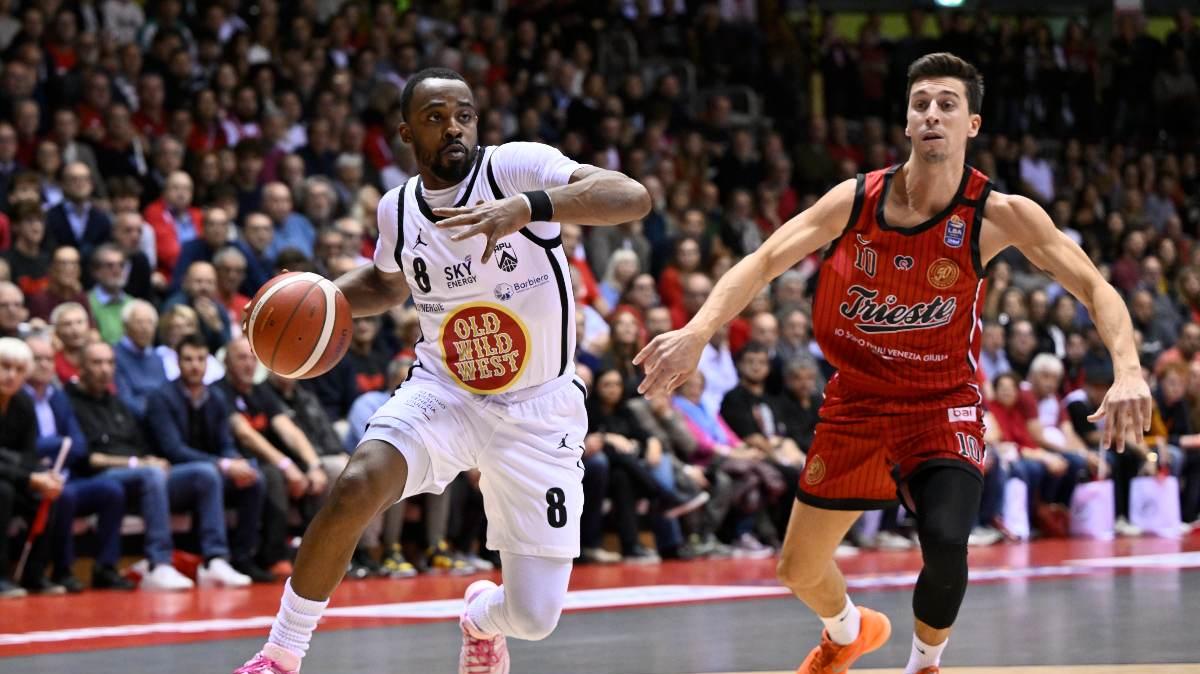 Pallacanestro Trieste-APU Udine 92-85, LE PAGELLE DEI BIANCONERI: Hickey e Alibegovic sugli scudi ma non basta