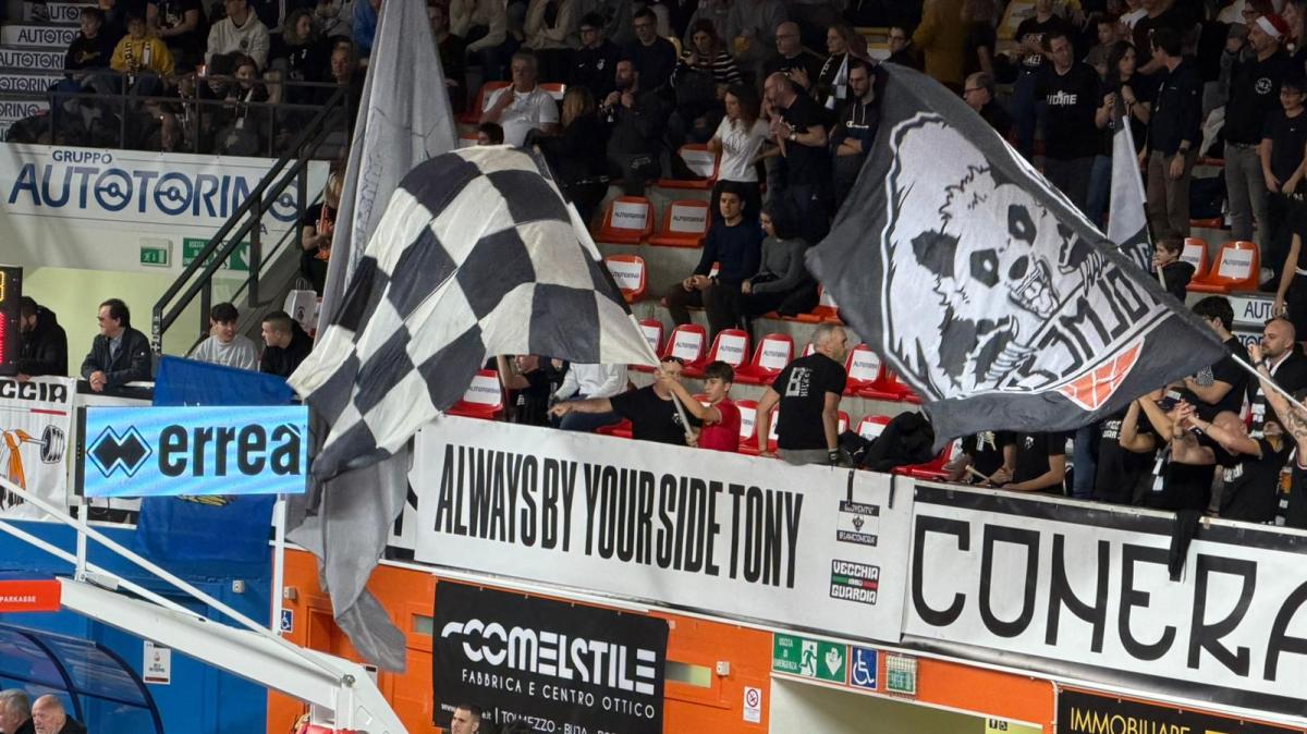 Apu Udine, il Carnera sostiene Hickey: "Sempre dalla tua parte"