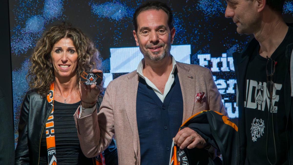 Ora è ufficiale: Alessandro Pedone il 1° tifoso dell'Apu Udine. Consegnata la tessera #1 dell'Apu Fan Club