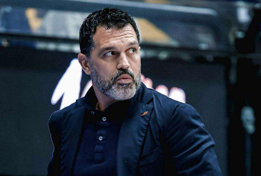 APU Udine-Napoli, deplorazione per coach Alessandro Magro