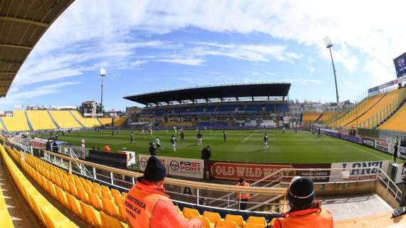 Serie A, Parma-SPAL rinviata di 30 minuti: squadre già in campo