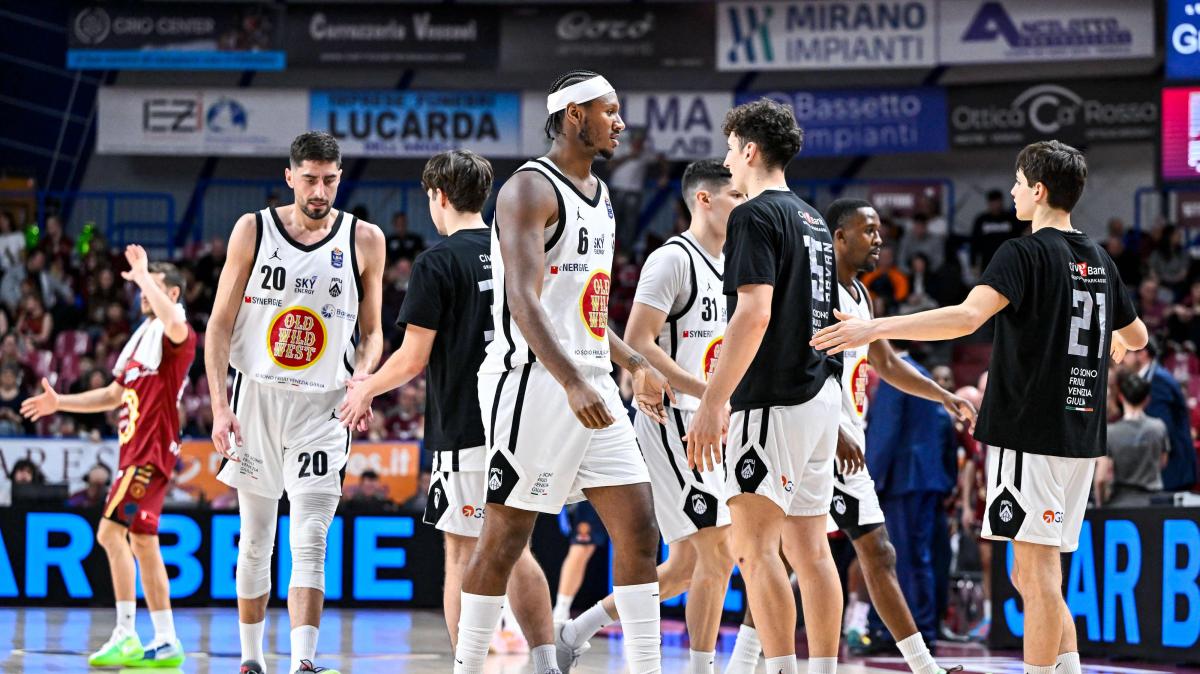 L'Apu Udine incanta per un tempo, poi il talento della Reyer ribalta tutto: rammarico per alcuni episodi