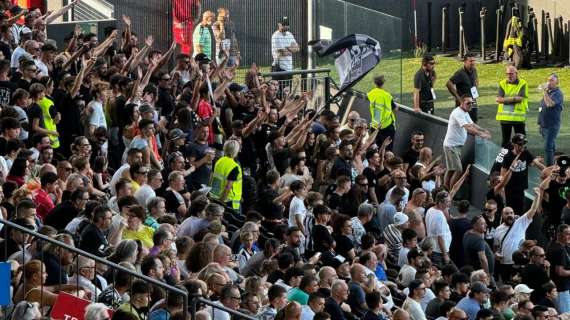 Udinese-Avellino, cori della Curva Nord per Pinzi e Inler