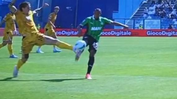 Udinese, il VAR toglie un rigore ai bianconeri per il contatto Zaniolo-Lauriente: la spiegazione