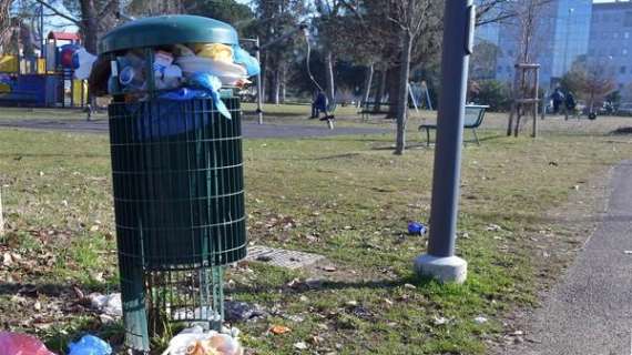 Rifiuti al Parco Moretti, Giuliana Linda: "Ennesimo schiaffo alla città"