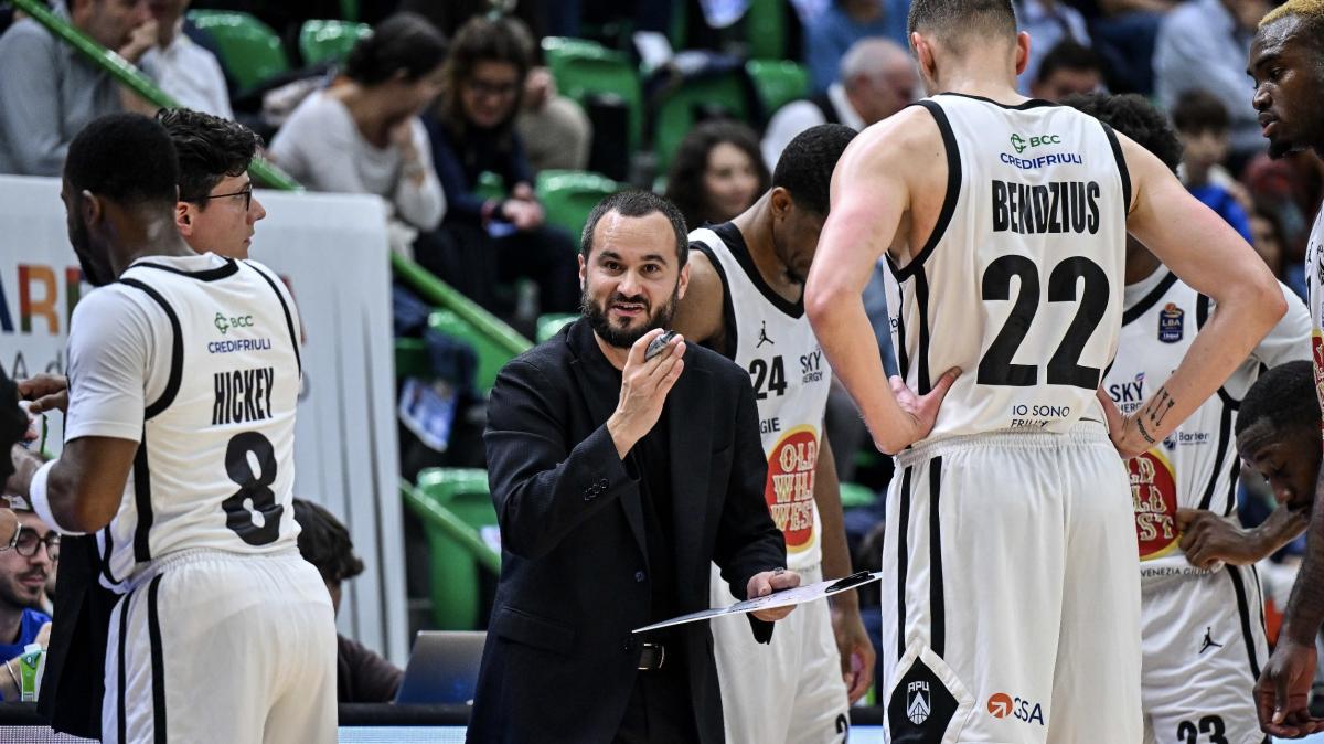 A Sassari la prima vittoria bianconera nella massima serie. Bendzius trascina la squadra di Vertemati, Apu Udine scrive la sua storia