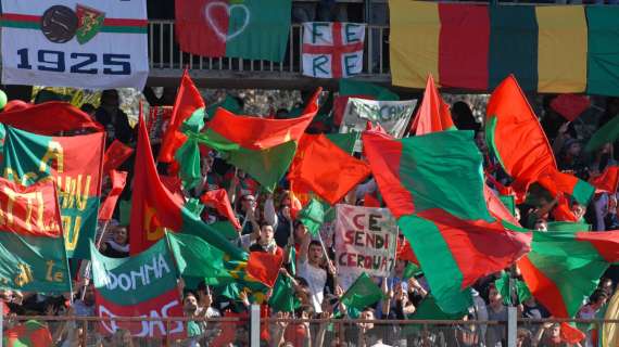 Cori per Morosini dai tifosi della Ternana