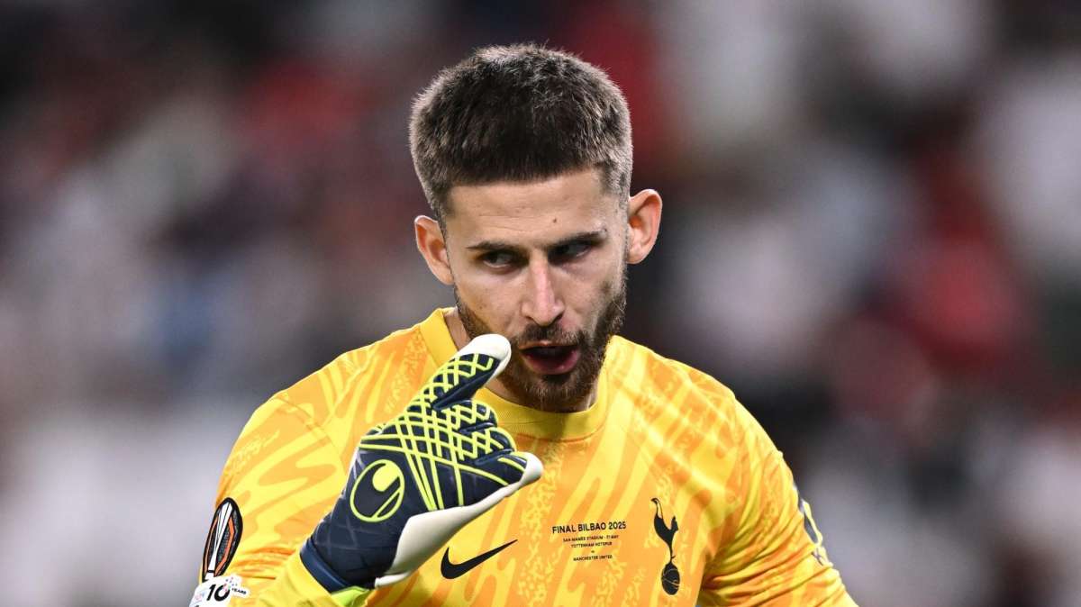 Supercoppa UEFA, lo Stadio Friuli esplode in un boato all'ingresso di Vicario