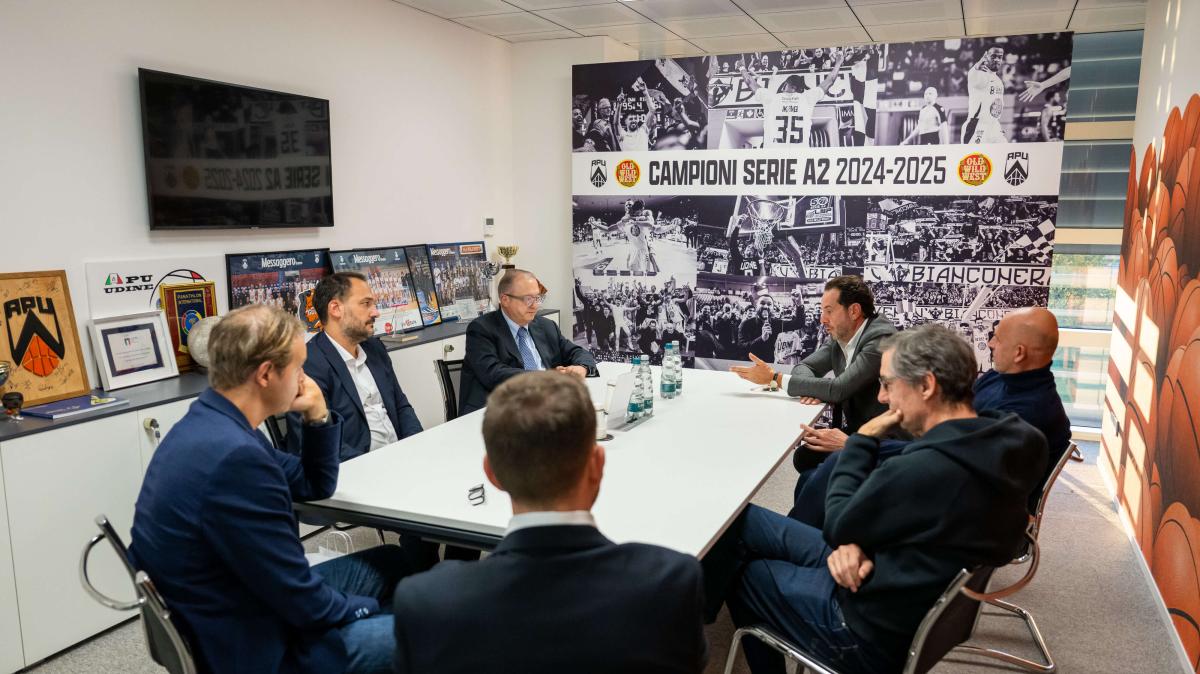 LBA in visita all'Apu: il presidente Gherardini a Udine per conoscere il modello bianconero