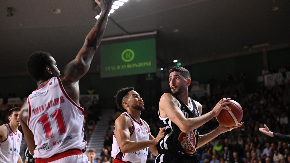 APU Udine-Reggio Emilia 85-90, LE PAGELLE DELL'AVVERSARIO: l'ex di turno Caupain è letale 