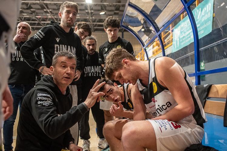 Dinamo Gorizia, coach Tomasi dopo la vittoria su Carré: “Felice perché potevamo inciampare ma abbiamo reagito bene”