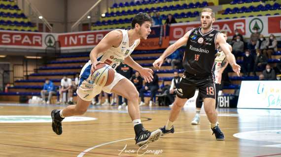 Nell'ultima gara del girone d'andata la UEB vince ancora: 76-66 con Desio.