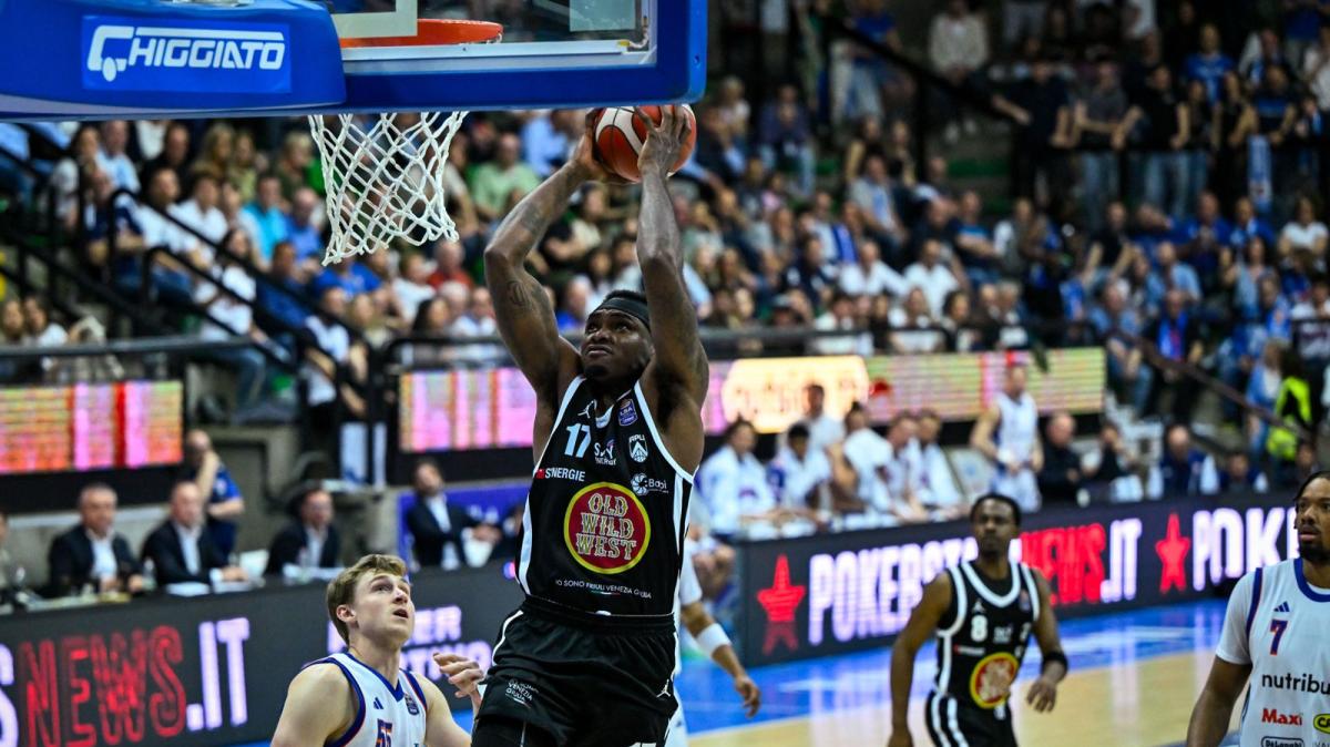 Nutribullet Treviso-Apu Udine 92-82, LE PAGELLE: Da Ros lotta, Mekowulu espulsione che costa davvero cara