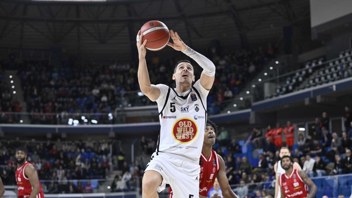 Mirza Alibegović, anima e cuore dell’Apu Udine: con l'Olimpia la notte del capitano 