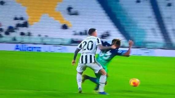 Juventus-Udinese, la moviola: Bernardeschi tira i capelli a Soppy, era rigore