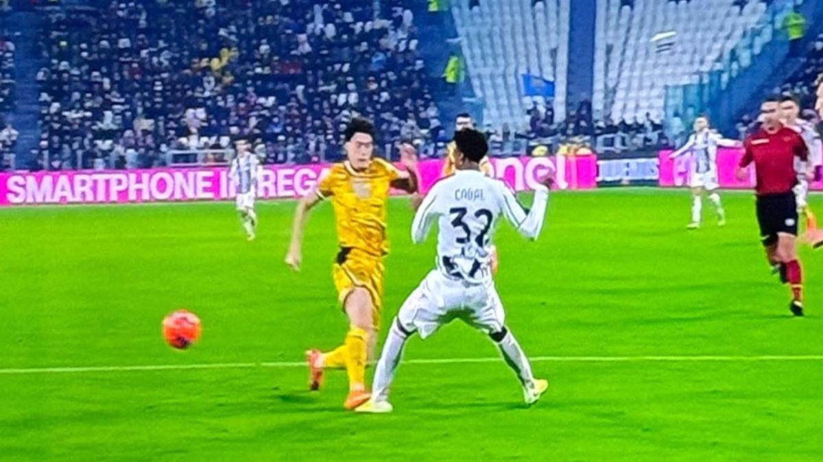 Juventus-Udinese, Morganti: "Sul primo gol David non impatta con alcun giocatore. Il fallo di Palma è oggettivo"