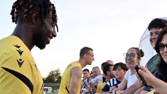 Udinese, le immagini dall’allenamento a porte aperte: “Che belli che siete”