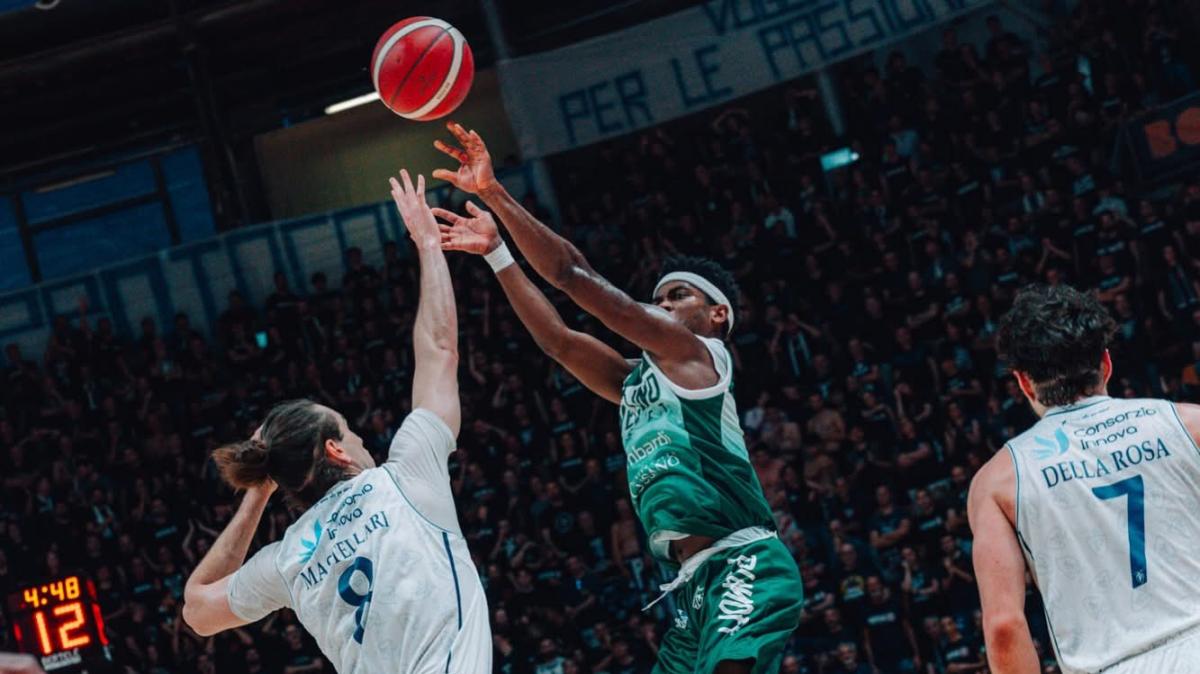 Playoff Serie A2, Avellino accorcia il divario con la Fortitudo e Mastellari esce tra le polemiche