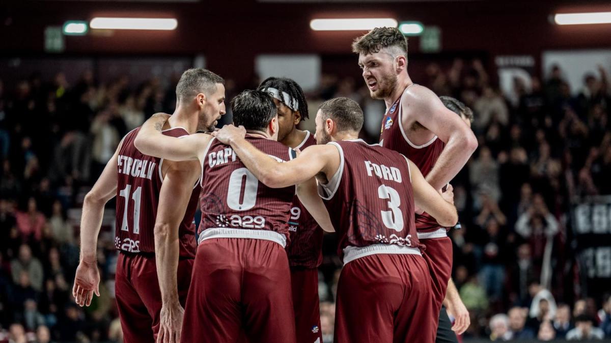 Trapani Shark ufficialmente eliminata dalla BCL: il comunicato della FIBA dopo la surreale scena in Bulgaria