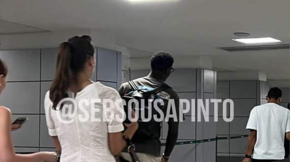 Watford, Semedo in viaggio verso l'Inghilterra: le immagini dell'attaccante