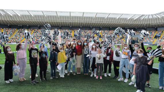 Udinese solidale, prima della gara con l'Empoli regalate uova di Pasqua ai bambini ucraini