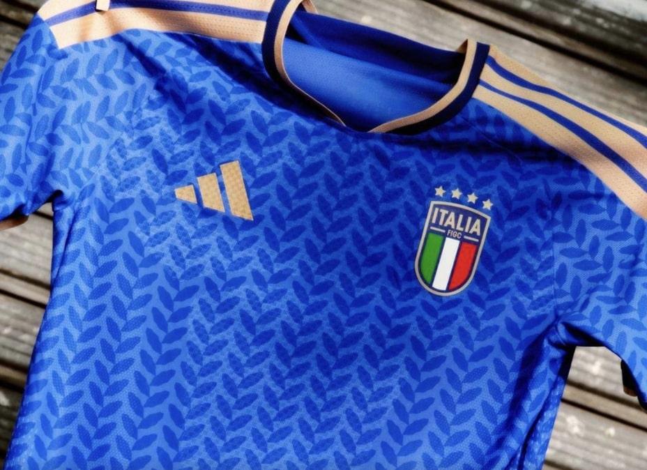 Italia, presentata la nuova maglia ispirata ai Mondiali del 2006
