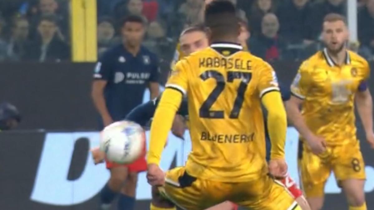 Tonolini sul rigore revocato in Genoa-Udinese: "Il movimento del braccio di Kabasele non è punibile"