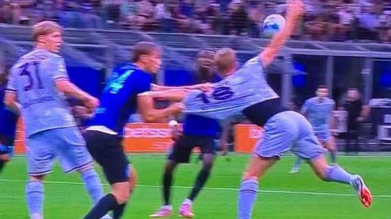 Inter-Udinese 1-2, Marelli: "Braccio di Dumfries larghissimo, trattenuta su Buksa poteva essere da VAR"