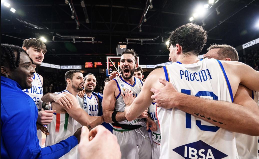 Italbasket, prima vittoria per coach Banchi: contro la Lituania finisce 82-81