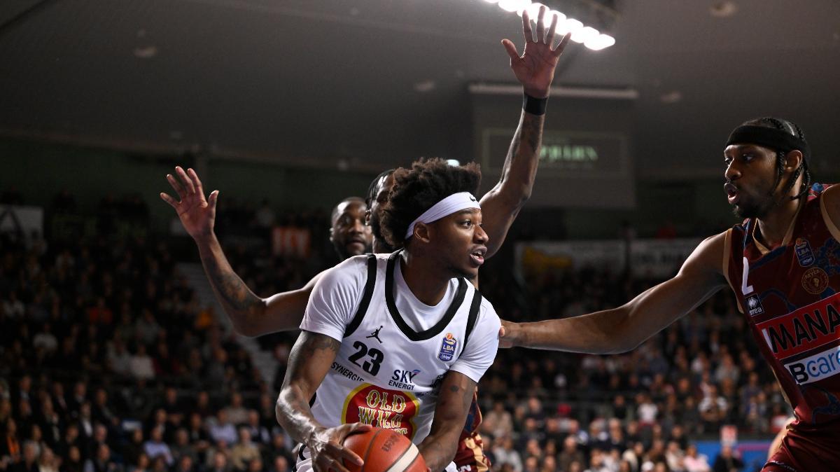 APU Udine-Venezia 87-94, LE PAGELLE DEI BIANCONERI: non basta la doppia doppia di Brewton