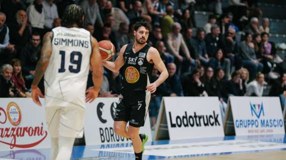 Orzinuovi-Apu Udine 83-78, LE PAGELLE: Caroti prova a vincerla da solo ma non basta