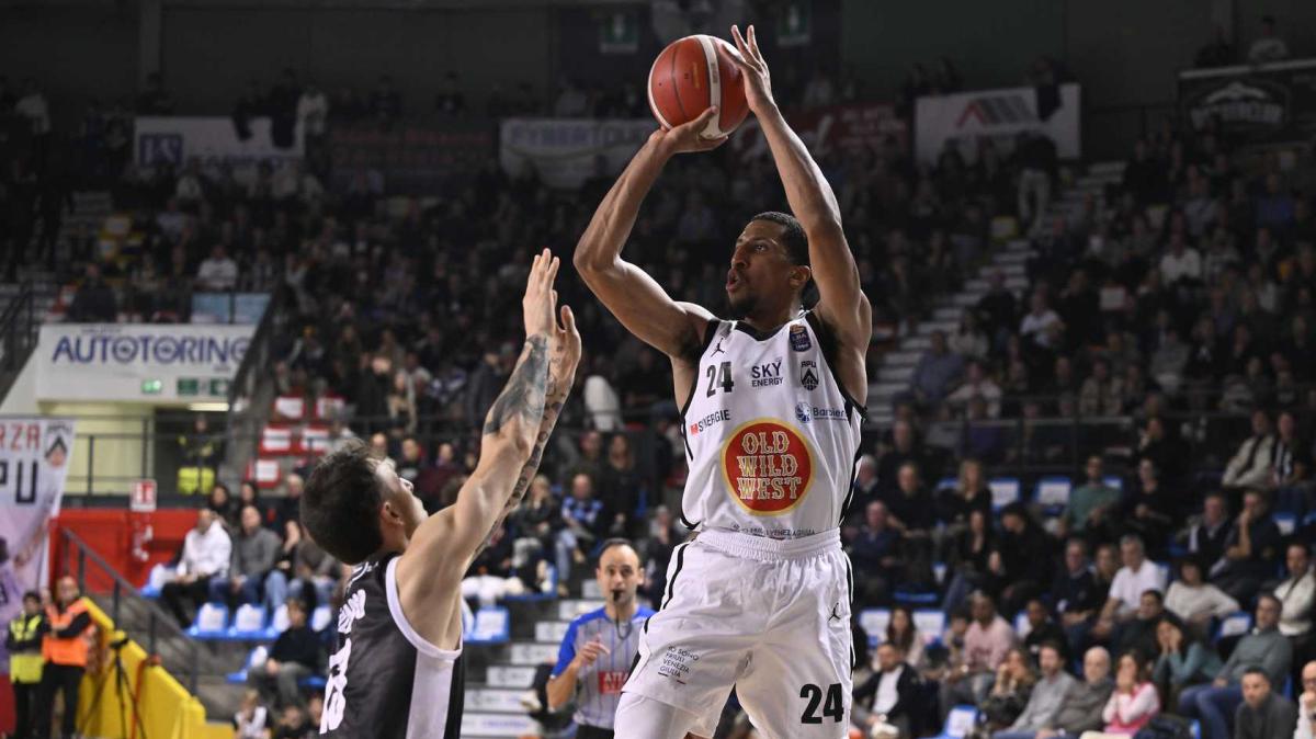 APU Udine-Derthona 90-94, LE PAGELLE: Dawkins si riscatta ma da solo non basta